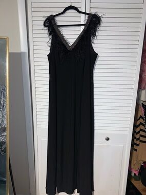 Adrianna Papell Plus Size Women’s Feather Trim V-Neck Sleeveless Gown